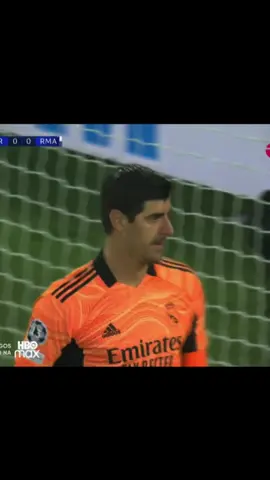 Courtois já pode ser considerado um dos melhores goleiros da história🧤🔥 #courtois #realmadrid #goleiro 