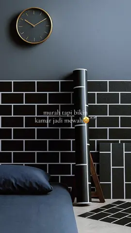 🧱 Wallpaper Dinding — Biar Kamar Cowok Jadi Lebih Keren! Mau kamar yang simpel tapi tetap punya karakter? Wallpaper ini solusinya! Desain bata hitam yang elegan bikin kamar lo langsung naik kelas — cocok buat lo yang suka nuansa gelap, maskulin, dan minimalis. ✨ Keunggulan: ✔️ Mudah dipasang sendiri, anti ribet ✔️ Nempel kuat tapi gak merusak tembok ✔️ Tahan lama & gampang dibersihin ✔️ Cocok buat backdrop kasur lantai, setup PC, atau sudut baca 📐 Ukuran fleksibel & bisa dipotong sesuai kebutuhan 📦 Bentuk gulungan — praktis & hemat tempat 📌 Solusi estetik buat cowok yang pengen kamar keren tanpa renovasi mahal! ⸻ #fyp #wallpaperdinding #kamarkeren #kamarmaskulin #desainkamarmurah #kamaraesthetic #kamarkos #kamarcowok #kamartidurminimalis #wallpapermurah #wallpaperbata #dekorasikamar #kamartiktok #idkamartidur #kamarmakeover 