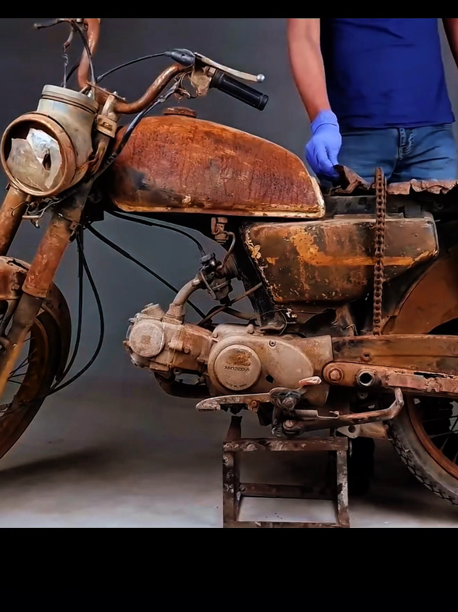 Full Restoration 40 Years Old ruined Classic Motorcycle #restoration#DIY #bike#bikerestoration #rusty#rustybikerestoration #rustyrestorationvintage#vintagebikerestoration#bikerepair#fullrestoration#Antique #ClassicBike#ClassicmotorcycleRestoration#Restorationproject#hondavintage  #40yearsoldmotorcyclerestoration#hondavintagehonda #cd70 