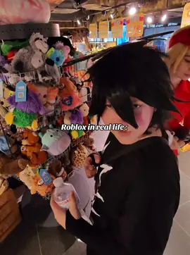 Хто узнав персонажа, бо я лічно вшоке 🤯#recommendations #robloxgamestoplay #cosplayers #robloxcosplay #роблоксерша 