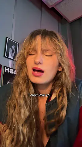 I can‘t love you in the dark #fyp #foryou #foryoupage #singing  #singer #viral #trendingvideo #trendingtiktok #viraltiktok #trendy #trend #trending #melli #coversong #cover #singingcover #singingcovers #loveyouinthedark #adele