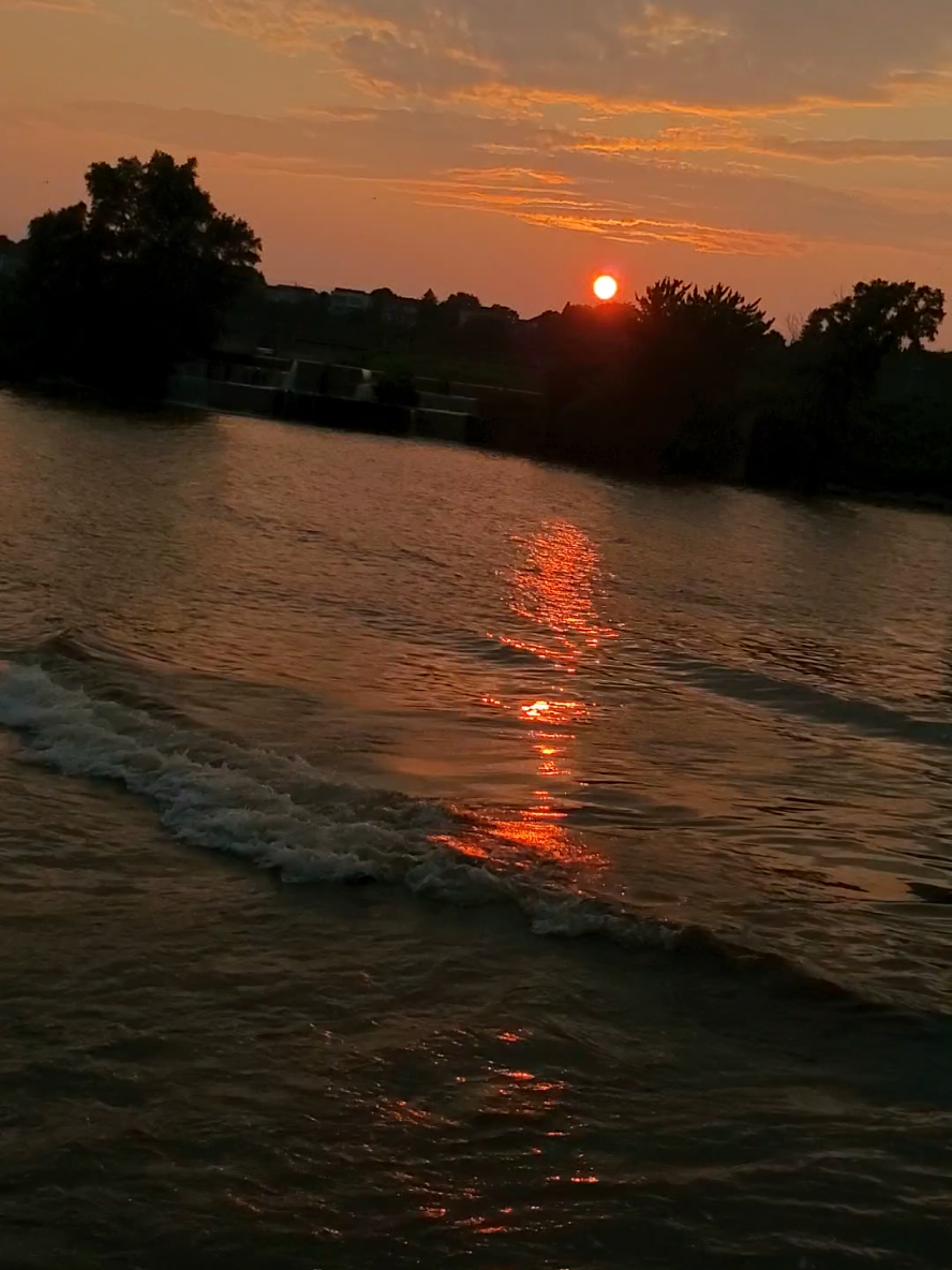 #sunsetvibes #montreal#canada🇨🇦 #جزائرية_وافتخر #kabyle_dz♓ #الشعب_الصيني_ماله_حل😂✌️ 