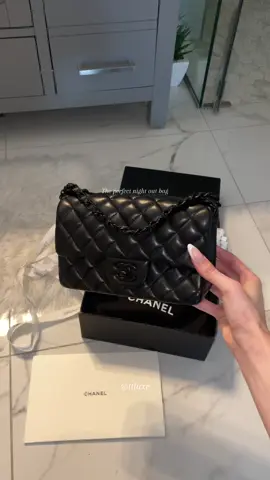 Obsessed with the so black classic flap bag 🖤 #bagcollection #flapbag #classicflap #bagtok #fashiontiktok #luxury #luxuryvibes #handbag #blackbag #cc #TikTokFashion #pourtoi #itgirl #bagunboxing #fyp 