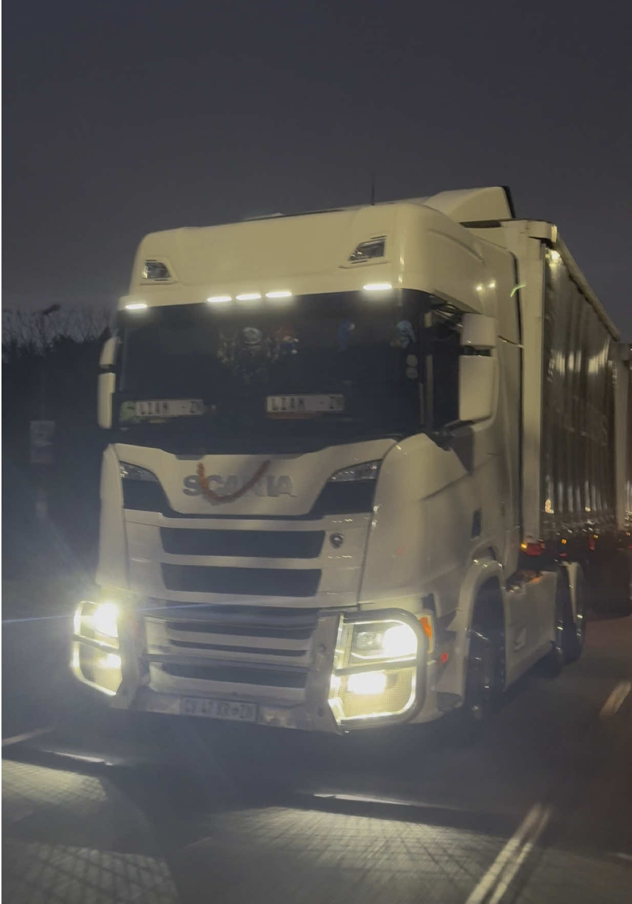 meet snow white❄️💙 #scania #salongdistancetruckers #n3 #swedishtrucks  #viral_video #superlink #fyp #dbnjhb #video #v8 