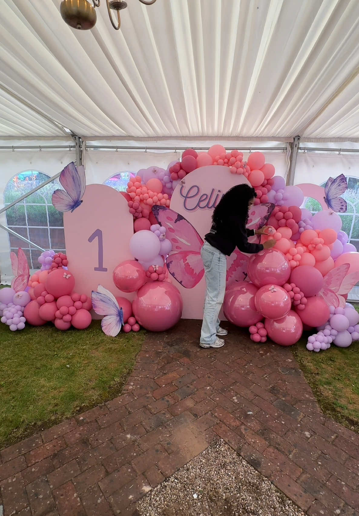 First birthdays done the Tuula way 🩷🎀🌷 #balloonbusiness #balloonartist #balloondecor #firstbirthday #firstbirthdayparty #butterflytheme #girlsbirthday #balloontutorial #balloonbackdrop 