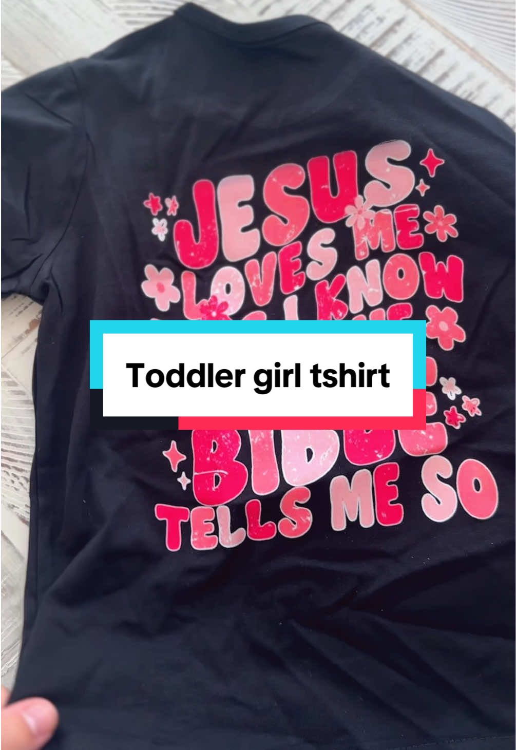 How cute is this!! #toddlergirlfashion #toddlergirlclothes #christianmoms #raisingdisciples #jesuslovesme #toddlertshirt 