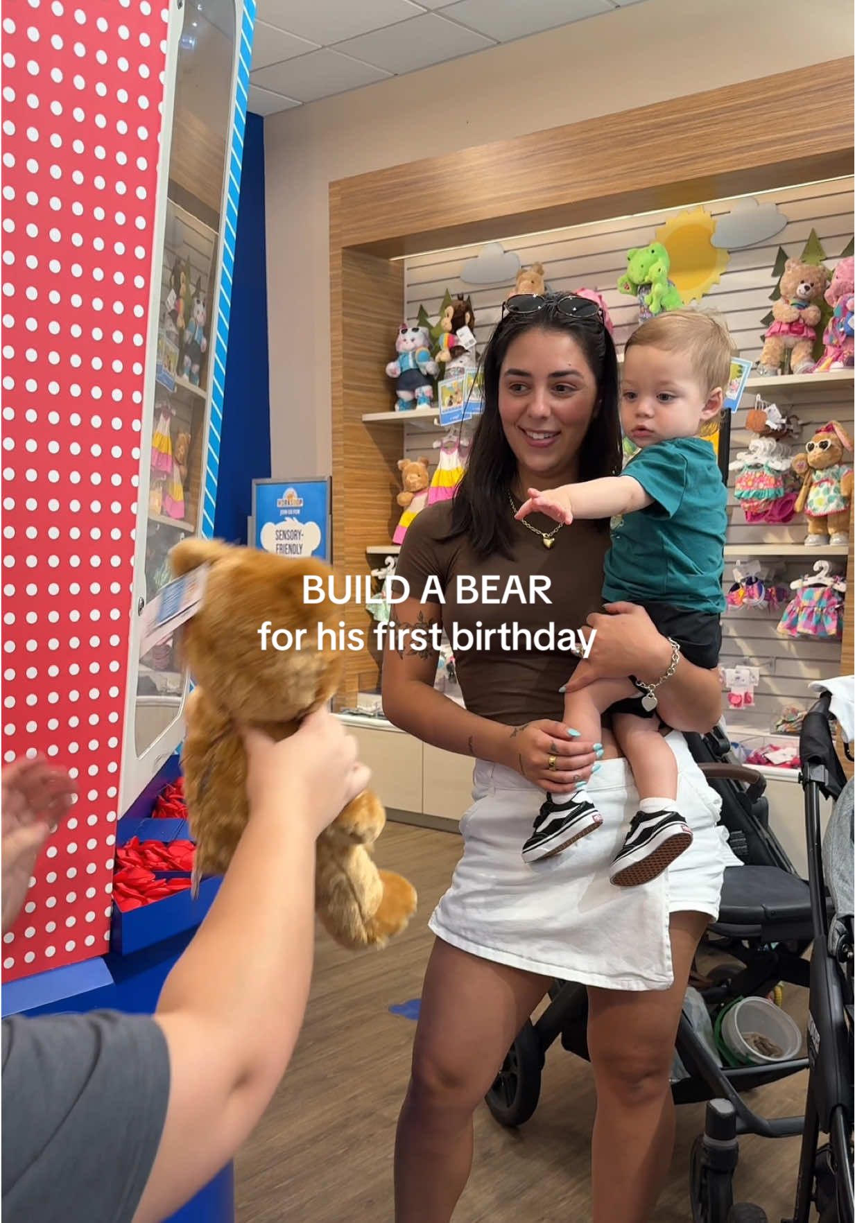 Such a fun tradition for your baby’s first birthday! 🧸 