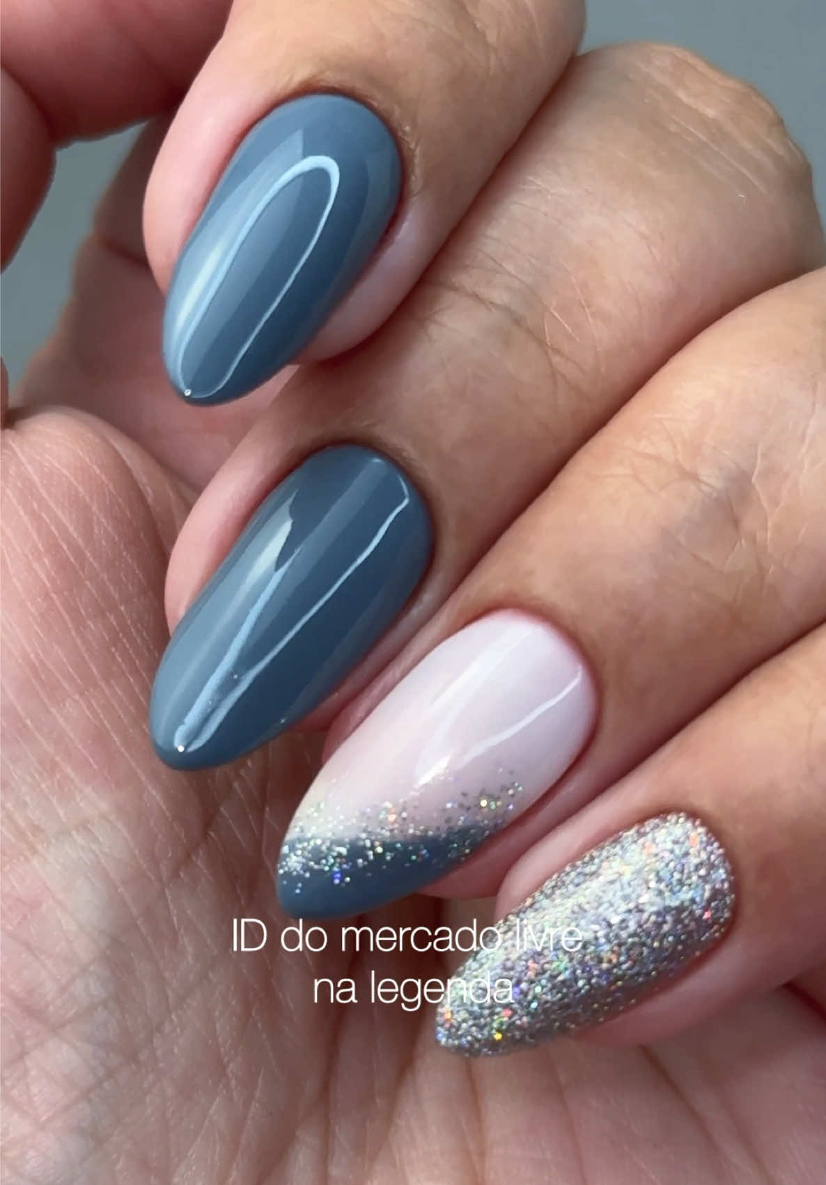 Inspiração linda e cheia de charme! 🩶✨ Usaria? ID dos esmaltes no mercado livre: -Laguna Impala: 3H96LZ-AY7B -Top pop Impala: 3H96LZ-LW2P -As mil purpurinas Risque: 3H96LZ-BQBB -Extra brilho Impala -Gel hidratante Nutribomba  🔍 Cole este ID no buscador do app Mercado Livre: @Mercado Livre  __________ #MercadoLivre #MeusFavsDoMercadoLivre #unhasdecoradas #insponails #unhasdelicadas #esmaltação #unhasdasemana #nailstiktok 
