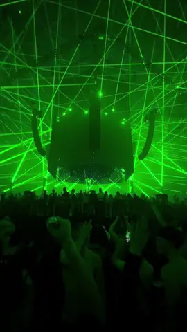 1100 lasers and fireworks sending us all over the gaff #verknipt @Verknipt 