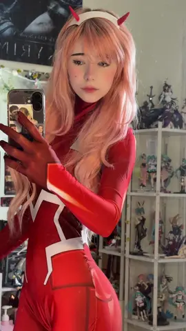 i was gonna cosplay frieren but i didnt wanna wear a wig #fyp #zerotwo #darlinginthefranxx #zerotwocosplay #cosplay 