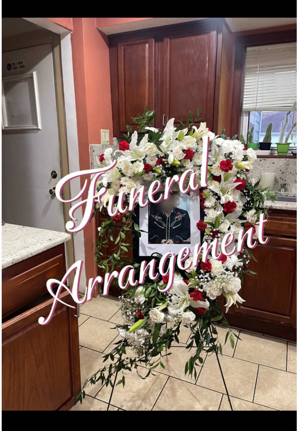Such a beautiful arrangement 🥹🫶🏼 #florist #chicago #funeralarrangments #funeral #funeralflower #wreathmaking #flowershop 