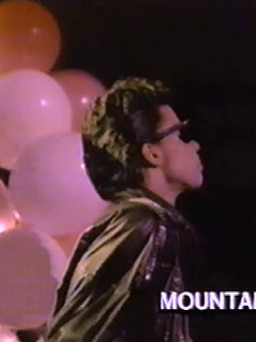 Prince - Mountains (Sheridan, USA, 1986) Feel free to ask for specials Prince performances, I have a LOT in stocks #Prince #princeandtherevolution #livemusic #funk #lovesymbol 1986-06-07 Detroit Mountains