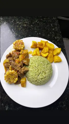 CARNE GUISADA, A MI ESTILO 🧑🏽‍🍳🔥 . . . . . . INGREDIENTES:  Carne, zanahoria, cebolla blanca, pimentón, papa, maíz, aceite Achiotado, sal, comino, papikra, caldo Ricostilla desmenuzado, agua.  #colombia #gastronomiacolombiana #carneguisada #almuerzo #ideasdealmuerzo #recetas #recetasfaciles #viralvideotiktok 