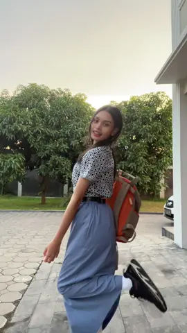 Roknya kegedean pls😔 #fitcheckchallenge #uniform #fitcheck #fyp #4upage #4u #fypシ #fyppppppppppppppppppppppp #jogja #jogja24jam #lipsync #trending #backtoschool #seniorhighschool #ramein 