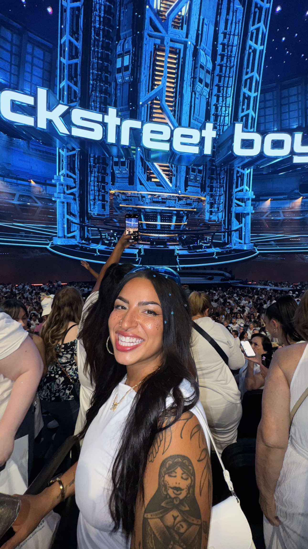 Mommy had 24 hours in vegas: no sleep, all glitter, and the Backstreet Boys 🪩🛫💋 #millennialmom #momtok #backstreetboys #vegasvibes #midsizemom #fyp #concertvlog