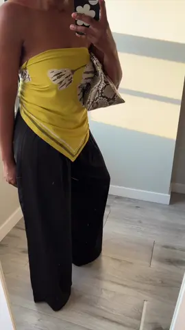 Wearing a scarf as a top, great with wide leg trousers     #stylingideas #simpleoutfit #SummerFashion #widelegpants #widelegtrousers #minimalstyle 
