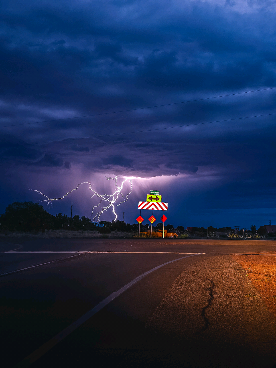 this is how photographing lightning with the Samsung s25 ultra is like!!amazing quality in both raw and jpeg! #povphotography #photowalk #naturephotography #galaxys25ultra #lightning #streetphotography #fyp #howto 