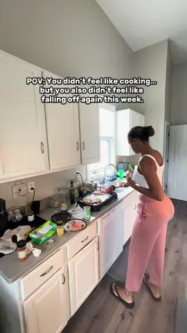 You didn’t feel like cooking.  But you also did not feel like not falling off again this week. The truth is — most women don’t fail because they don’t know what to eat… They fall off because they don’t have the energy to stay consistent. Especially when it’s time to prep the one thing that usually throws us off: the protein. Not the rice. Not the veggies. It’s always the protein. Because it has to taste good.  It has to fit your mood. And when you’re juggling work, kids, or just trying to get back in your rhythm… even something “simple” can feel heavy. So today, I made it lighter. I did a jerk salmon. A curry butter garlic one. A Creole style. And a little bit of lemon pepper chicken on the side. Now I’m set. No decision fatigue.  No excuses.  Just food that’s ready and seasoned 🤌🏽 👆🏽Hope this motivates you to prep your week too. ✨And if you know nutrition is the piece that’s holding you back — DM me COACH.  I’m accepting in-person and online clients who are ready to rebuild their routines from the inside out. #highproteinmeals #lunchideas #nutritionist #atlpersonaltrainer