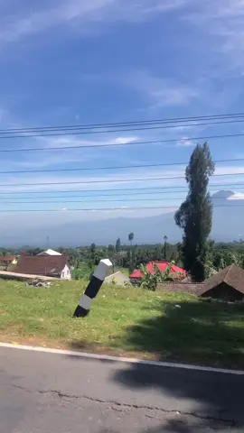 #magelang24jam #wisatamagelang #kopeng #fypage #masukberandafyp #fyppelit #viewgunung #foryourpage #bahanswmu #fypシ゚ #jawapride #jawatengah #magelangexplore #pemandanganindah 
