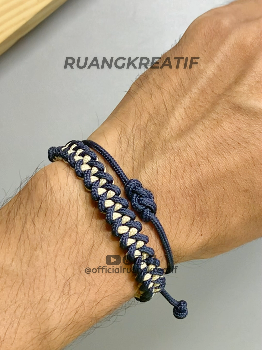 Eternity Knot Bracelet   How to make it? Check my youtube channel for full vdeo tutorial Link on my bio #paracord #paracordknot #paracord550 #paracordtutorial #paracordprojects #knot #DIY #rope #howto #craft #ropeknot #handmade #kerajinantangan #handicraft #handstrap #ruangkreatif #phonestrap #lanyard #paracordkeychain #keychain