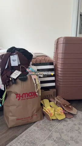 Vacation packing scaries #europeansummer #vacation #packing #summervacation #vacationoutfits 