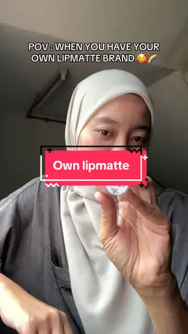 Here is my own lipmatte 🫶🏻 Ada 5 code tau. Semua cantik2, tengok dekat bag kuning 🥰 YA ALLAH MOGA REZEKI ANAK2 DAN KELUARGA KU TAK PERNAH PUTUS SEPERTI AIR ZAMZAM YANG MENGALIR