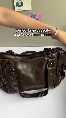 Literally in love with this brown shoulder bag, so cute for dailywear#tiktokshopspringglowup #springtok #y2k #tiktokshopcreatorpicks #springsale #spotlightfinds #springglowup #luxurybag #largecapacity #purse #ttsdelightnow #ttslevelup #giftguide #creatorsearchinsights #tiktokshoprestock #tiktokshopmothersday #creatorboostcamp #tiktokshopmemorialday #feelingirlwaisttrainer #fanttik 