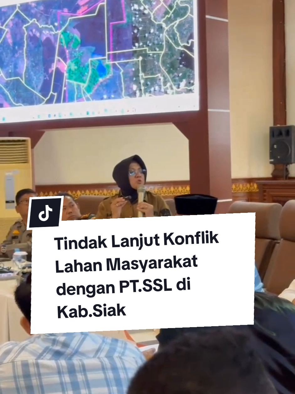 BERITA ACARA KESEPAKATAN PENYELESAIAN KONFLIK LAHAN ANTARA 
 PT SERAYA SUMBER LESTARI (SSL) DENGAN MASYARAKAT SIAK
 
 Pada hari Senin Tanggal 21 Juli 2025 pada pukul 20:00 WIB bertempat di Ruang Rapat Raja Indra Pahlawan Kantor Bupati Siak telah dilaksanakan Rapat Tindak Lanjut Kejadian Konflik Lahan antara PT Seraya Sumber Lestari (SSL) dengan masyarakat di Kampung Merempan Hulu dan Kampung Tumang Kecamatan Siak Kabupaten Siak. Rapat dipimpin oleh Bupati Siak Ibu Dr. Afni Z, M.Si, Wakil Bupati Siak Bapak Syamsurizal, S.Ag, M.Si, Dandim 0322/Siak Bapak Letkol ARH Riyanto Budi Nugroho, M.Han, Kapolres Siak Bapak AKBP Eka Ariandy Putra, SH, SIK, M.Si (diwakili oleh Kapolsek Siak Bapak James Sibarani, SH, MH, Kasat Reskim Siak Bapak AKP Bayu Ramadhan Effendi, S.T.K, S.I.K, MH, Kasat Intelkam Bapak Iptu Risman Nurhendri, SH, MM), Kejari Siak Bapak Moch. Eko Joko Purnomo, SH,  Kasikomsosdirga Dispotdirga Bapak Letkol. Adm. Suarno Casmana, SE, Ketua Komisi II DPRD Kab. Siak Bapak Sujarwo, SM, Ketua Asosiasi Pengusaha Hutan Indonesia (APHI) Provinsi Riau Bapak Muller Tampubolon, SE, MM, dan dihadiri oleh Direktur Utama PT Seraya Sumber Lestari (SSL)  Bapak Samuel Soengdjadi serta Manager PT SSL Ibu Egyanti, dengan ini disepakati beberapa hal sebagai berikut :  
 1.	Semua unsur Pentahelix yang hadir bersepakat untuk terlibat aktif mencarikan solusi terbaik bagi semua pihak sesuai peraturan perundang-undangan yang berlaku. 
 2.	Pemerintah Daerah Kabupaten Siak melakukan komunikasi dan korespondensi kepada Kementerian Kehutanan RI dan Satgas PKH (Penertiban Kawasan Hutan) dengan melibatkan semua unsur Pentahelix.
 3.	Pemerintah Daerah Kabupaten Siak bertanggung jawab untuk menginventarisir dan memverifikasi objek dan subjek pada wilayah Konflik PT SSL dengan masyarakat, serta didukung seluruh unsur Pentahelix yang hadir pada saat rapat sampai dengan Bulan Desember 2025.
 4.	Pemerintah Daerah Kabupaten Siak akan memprioritaskan menginventarisir dan memverifikasi objek dan subjek pada lahan yang masuk dalam RKT (Rencana Kerja Tahunan) PT SSL tahun 2025, serta menyampaikan hasilnya kepada Menteri Kehutanan dan Satgas PKH, paling lambat 14 hari kerja sejak berita acara kesepakatan ini ditandatangani. . . #ssl #tumang #Siak #siaksriindrapura #siaksriindrapurariau😊 #ptssl 