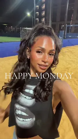 Happy Monday! 💃🏾 Aquí bendecida ✨ With @Autumn 🦋  #fyp #foryoupage #prettygirls #pretty 