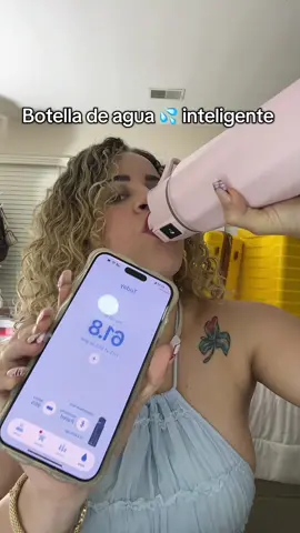 Botella inteligente WATERH con app incluida. ¿Eres de las que se olvida tomar agua durante el día? Esta botella no solo mantiene tu bebida fría o caliente, ¡también te recuerda cuándo hidratarte! Conéctala a tu celular, revisa cuánto has tomado, y mantén el control desde su pantalla táctil. Ideal para el gym, trabajo, viajes o simplemente para cuidar tu piel desde adentro. Una inversión en tu salud diaria que además luce increíble. 💧Toca tu meta de hidratación. El agua nunca fue tan inteligente. 📲 Deja tu emoji favorito si también la necesitas. 📦 Link directo al producto en mi bio. ⸻ #botellainteligente #waterbottle #hidrataciondiaria #gadgetmoderno #aceroinoxidable #vacuumflask #regalosutiles #vidafit #tecnologiautil #fitnessgear #smartbottle #hidratate #botellatermica #accesoriogym #botellaconapp #hidratacioninteligente #organizacionpersonal #recordatoriodeagua #waterreminder #productosvirales #mujeresorganizadas #smartgadget #gymmotivation #botellareutilizable #estilodevida #regaloparalavida