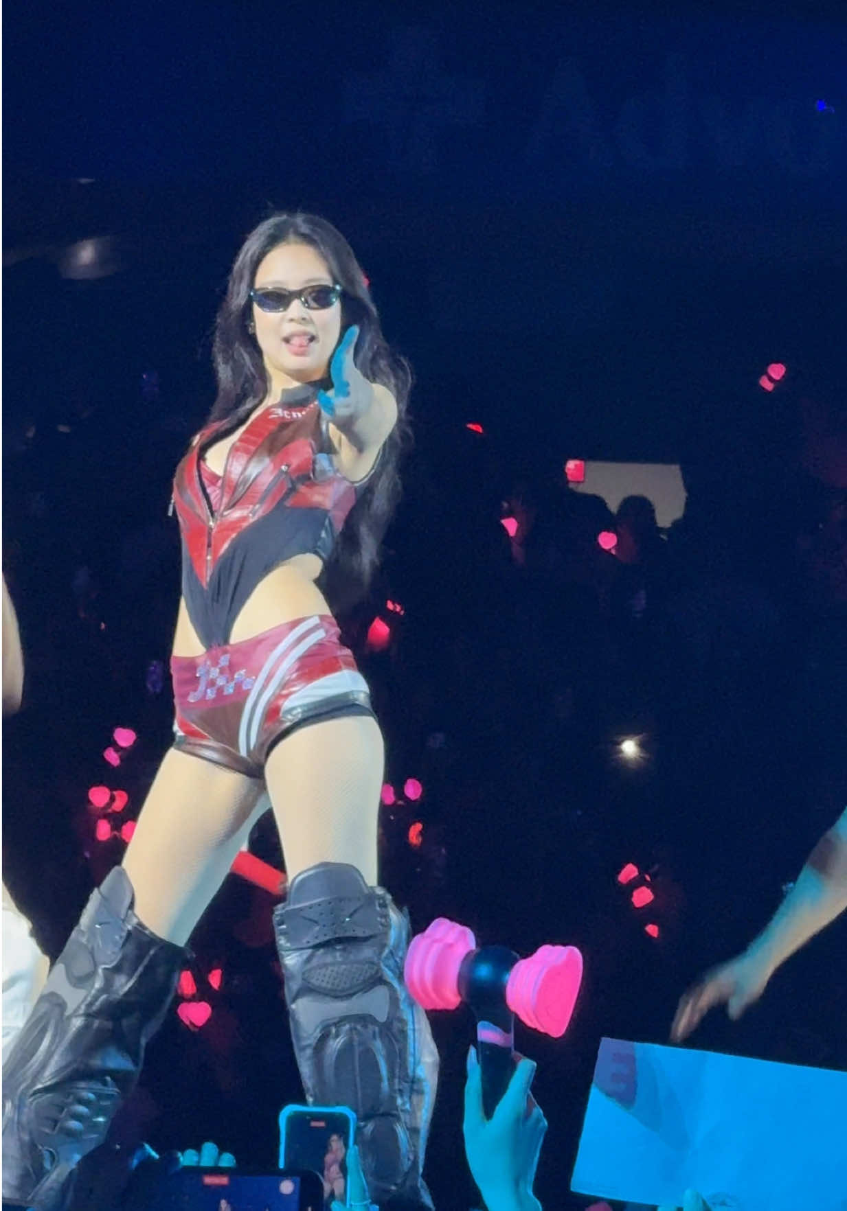 Omg Jennie you’re literally the cutest!! You just keep serving non-stop the way her sexy vibe pulls everyone’s eyes in, it’s like we’re all under her spell. This that Mantra girl energy!! This is too iconic 😭🔥✨ #jennie #jennieblackpink #withtheie #ruby #deadlineworldtour #chicago #fyp #tiktok #dance #concert 