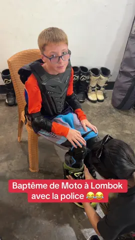 Ce gamin ne sera plus le même après ce voyage 😂😂 #lombok 