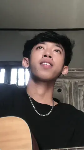 Cinta seorang musisi - @ming.satriaa  Sampek bindan kel nguberin ne sing pasti wii??:) . Ampure benyah pakman, kepupungan😭  #mangsatria #cintaseorangmusisi #lagubali #melodysenja 