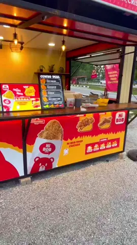 Orang Ganu dah rasa belum ayam goreng Hi Bob ni? 😏 Bakpe dok gi lagi? Jom terjah Hi Bob Gong Badak… lambat try, rugi sungguh! @Hi Bob Chicken Gong Badak #HiBobChicken #GongBadak #AyamGunting #HiBob #HibobMalaysia