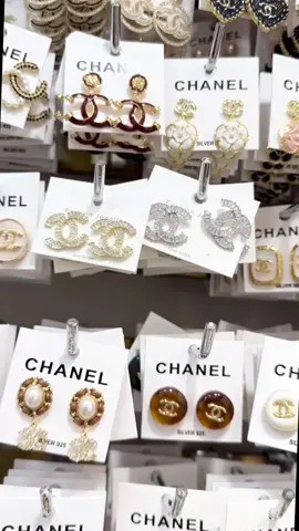 If u also want a whole wall full of accessories #earrings #accessories #affordablejewelry #luxurylife #fashion 