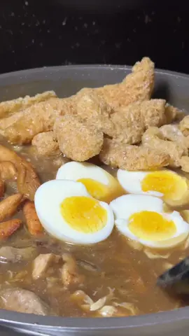Anong masarap na partner nitong lomi? #foryou #homecooking #lomi #fyp #pagkaingpinoy #foodieph #soup #rainyday #comfortfood #makemeviral #cookedbykim #creatorsearchinsights 