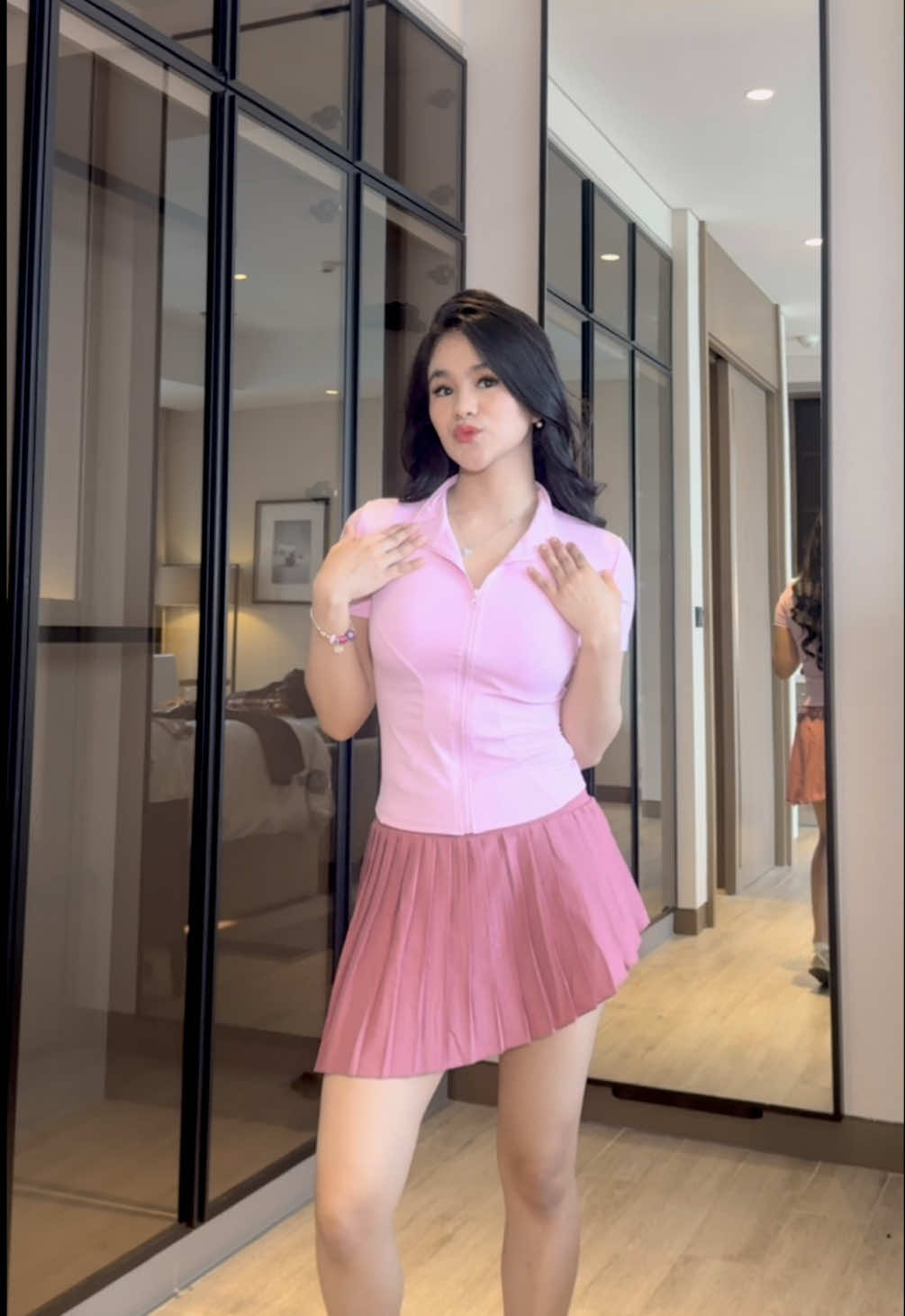 Who said workout can’t be cute? 💕 #kaosolahraga #bajuwanita #atasanolahraga #bajuolahragawanita #workoutstyle 