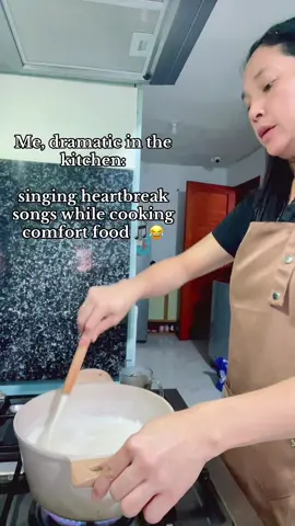 Me, dramatic in the kitchen: singing heartbreak songs while cooking comfort food 🎵😂