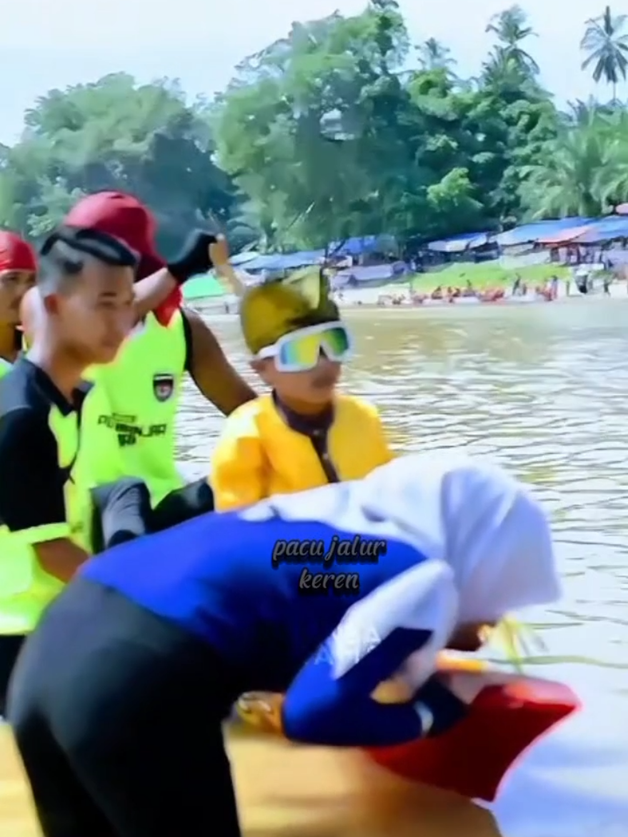 Tukang surak terbaik di tepian Datuak Bandaro Lelo Budi jatuh pada @najwaptririnur keputusan dewan hakim tidak bisa di ganggu gugat😁😁 #pacujalur #pacujalurviral #aurafarming #tukangsurak #cewekpacujalur 