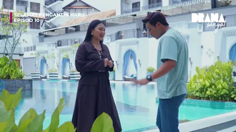 Amboi Benni @firrhassan  #Selamat Pengantin Haru -> Setiap Isnin-Jumaat -> 7.00 Malam Di TV3! Korang boleh strim episod baharu #Selamat PengantinHaru 24 jam lebih awal di Tonton! Dibintangi : @jannanick sebagai Amelie @dinischatzmann sebagai Bazlee @maliababy sebagai Syafiqah @ahmad_tamimi_siregar sebagai Tok Mokh @serinaredzuawan sebagai Salmah @firrhassan  sebagai Benni Dan ramai lagi! Terbitan @zeelproduction Arahan : @kyollhamzah_director #DramaSangat #Selamat PengantinHaru #Akasia #TV3Malaysia