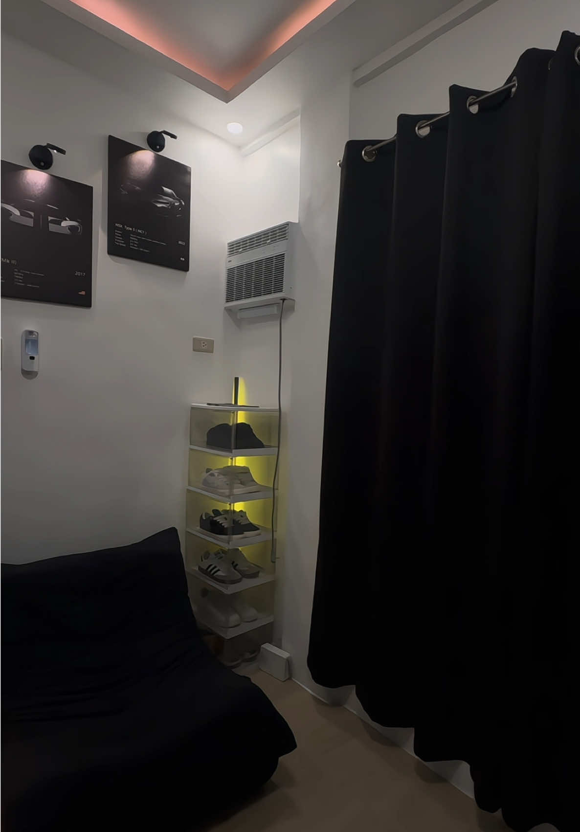 Ganitong curtain blackout  tapos color black #curtainblackout #curtains #roomdecor #roomsetups 