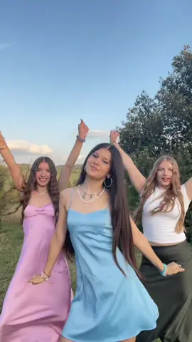 with my favs @liara🇵🇱 @laila  #dance #dancer #dancechallenge #dancetrend #trio #girls #dress  #italy #vacation #italia #pentrutine #perte #pourtoi #longhair #viralll #outfitinspo #outfitideas #foryou  
