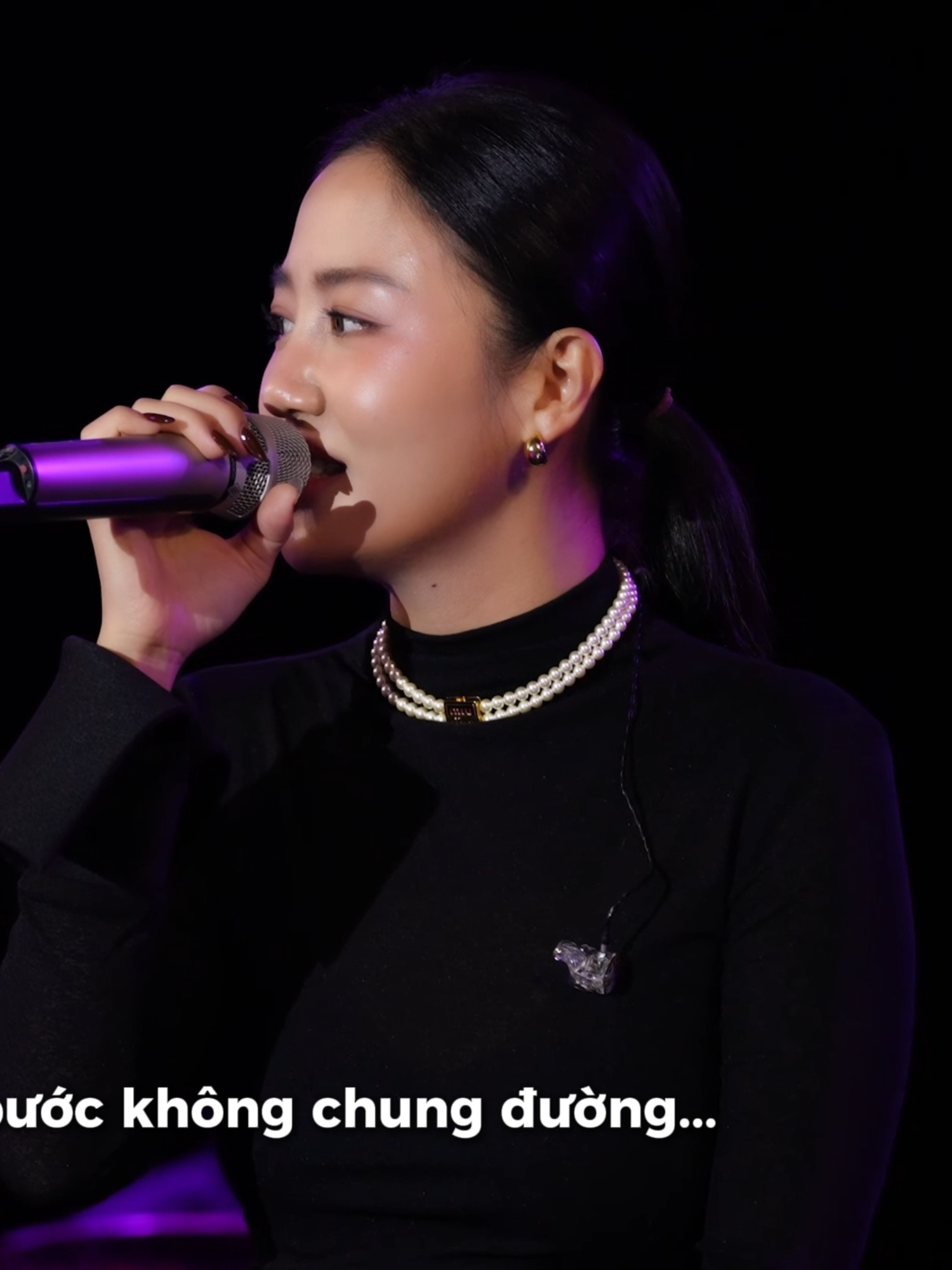 📷 Mây Đà Lạt 8/8 - Không phải nỗi buồn nào cũng cần quên đi, có những nỗi buồn nên được lắng nghe, thật chậm. “Xuân thì” qua giọng Văn Mai Hương là một khoảng lặng đẹp. Mình hẹn nhau thêm một lần lắng nghe nữa, được không...  #maylangthang #vanmaihuong