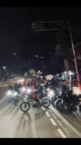 Puntenn 🏍️🥷🏻 #xsr155 #caferacer #xsr155caferacer #xsr155indonesia #ripperspear #jakartahits #foryou #fyp #brotherhood #yamaha #foryoupage #yamahaindonesia #xsr900 #custom #bratcafe #riding #kopdar 