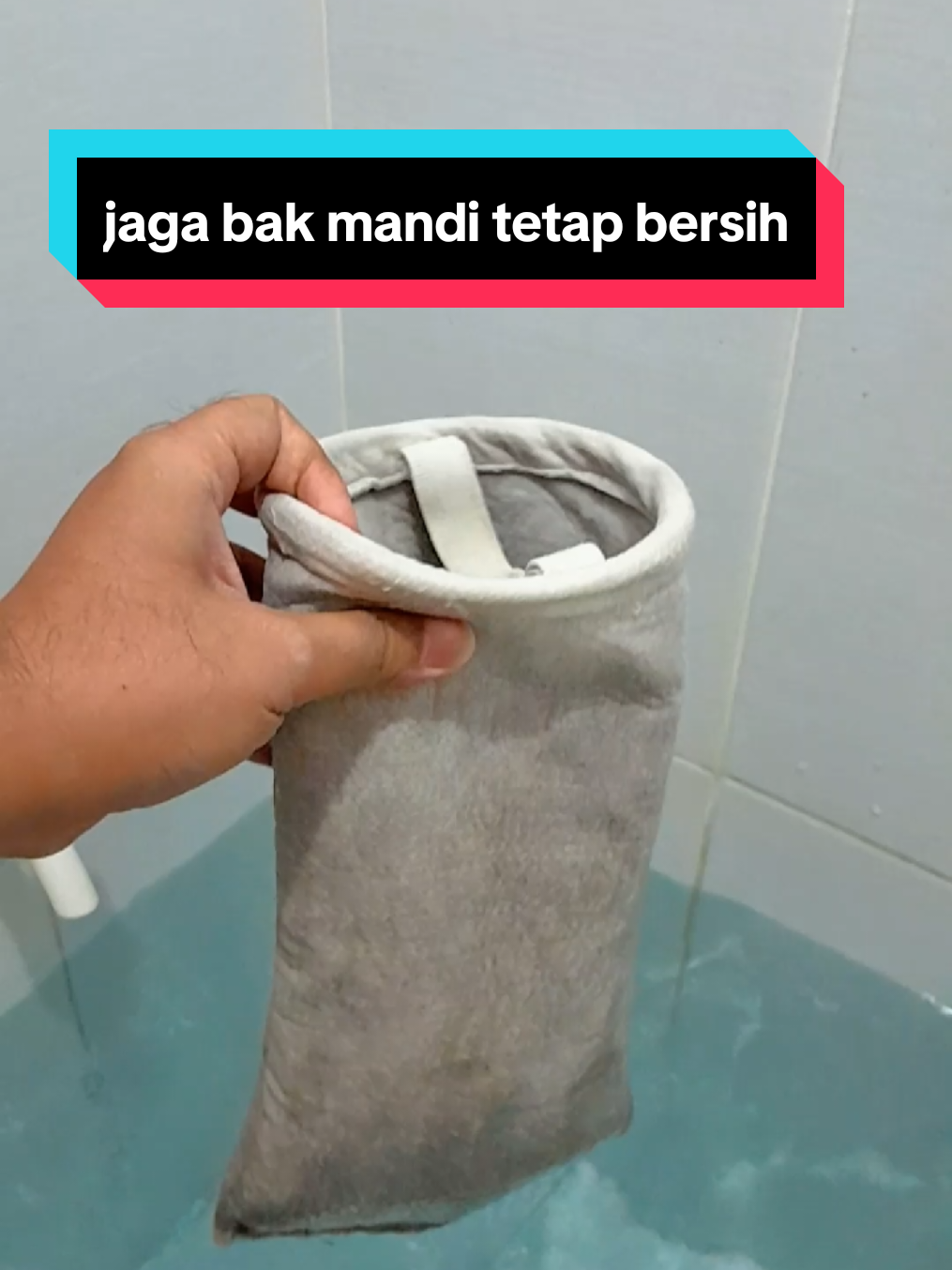 Filter air keran ini bantu jernihkan air mandi dan saring kotoran kasar agar bak mandi tetap bersih. #filterair #airjernih #kamarbersih #alatmandi #filterkeran #bakmandibersih #peralatanrumah 