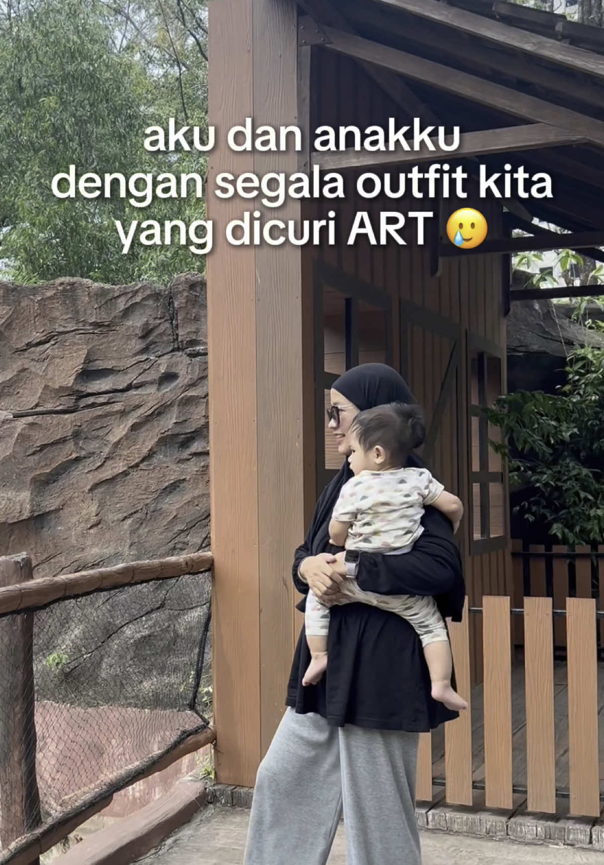 Masih banyak lagi baju-baju lainnya yang dibawa kabur 🥲 1 koper saya dan 2 tas besar. Kira kira dikemanain yaa baju bajunya? Semoga ga ada korbannya lagi yaa.. #blacklistart #asistenrumahtangga #pembanturumahtangga 