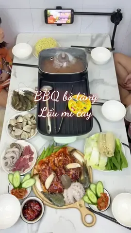 BBQ bò tảng nướng với  lẩu mì cay cùng bếp của nhà Bear 😁😁 2 ngăn nướng lẩu 😁😁 mời mọi người 😁#comnhathuthao #monngonmoingay #BBQ #LearnOnTikTok #xuhuongtiktok 