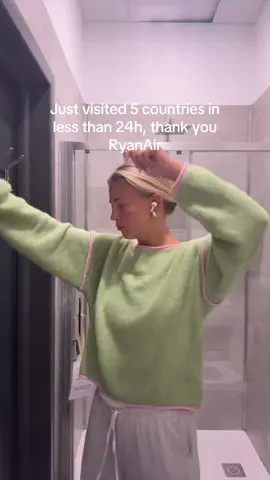 On ZEEEERO hours sleep as well Sweden, Denmark, italy, England & Greece🥰