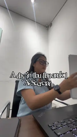 Ini baru setitik kesibukan yahhh, belum seharian huru haranya. Dimanapun kapanpun @Prestisa andalanku, besttt pokoknya 💖 #secretarylife #momisstrong #secretary #workingmom 