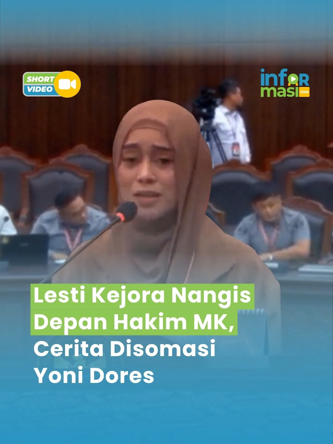Lesti Kejora menangis tersedu saat bersaksi dalam sidang uji materi UU Hak Cipta di Mahkamah Konstitusi, membagikan pengalaman pribadinya disomasi karena menyanyikan lagu tanpa izin. Ia menceritakan bagaimana penampilannya di acara pernikahan pada 2017, yang kemudian diunggah ke YouTube oleh pihak lain, berujung somasi delapan tahun kemudian. Lesti memohon MK memberi kepastian hukum bagi penyanyi yang tampil tanpa niat melanggar hak cipta. #LestiKejora #SidangMK #UUHakCipta #BonusDemografi #IndonesiaEmas2045